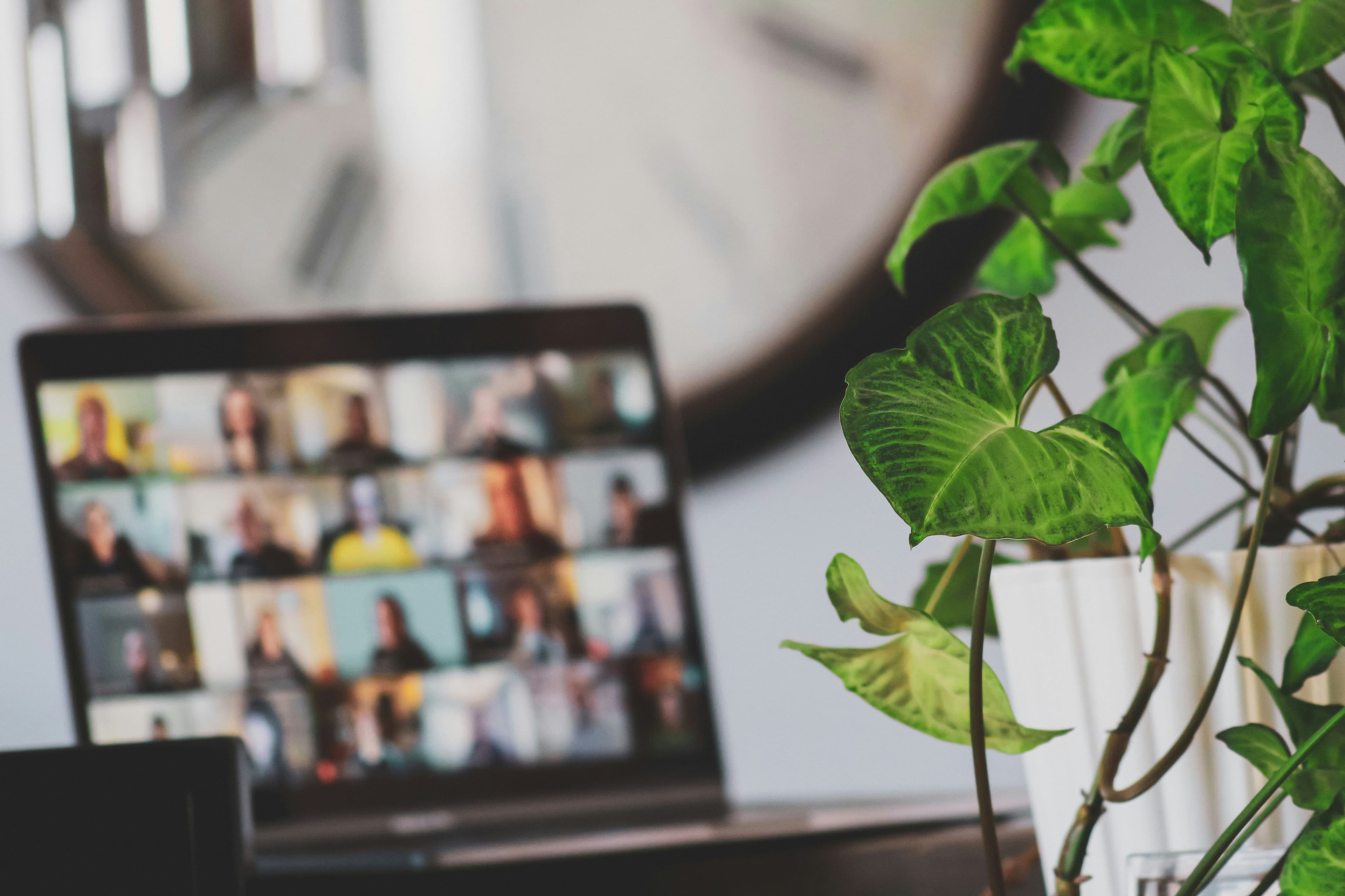 Télétravail et gestion documentaire : les solutions pour des équipes décentralisées